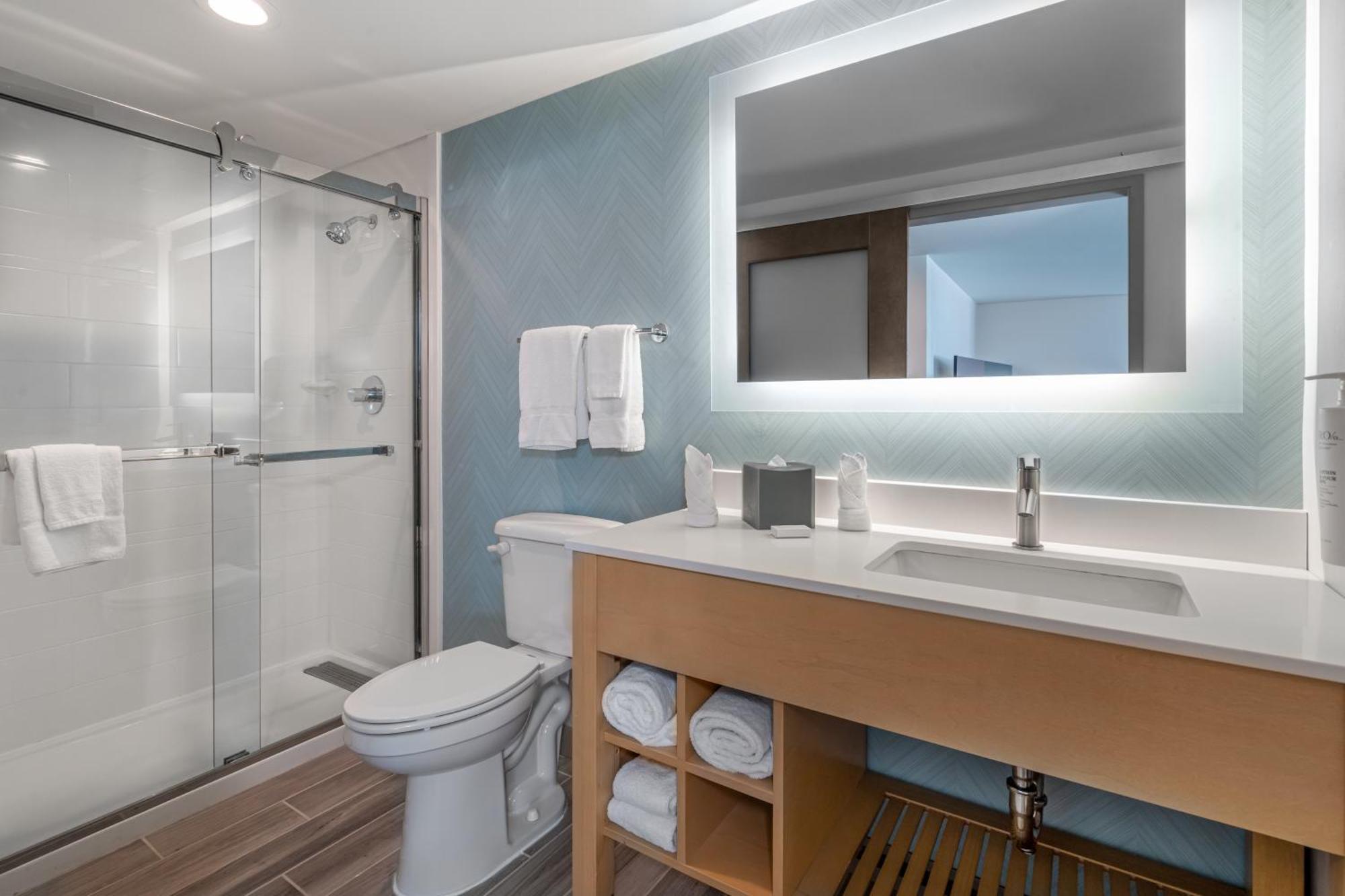 Hilton Garden Angeles Airport 3*