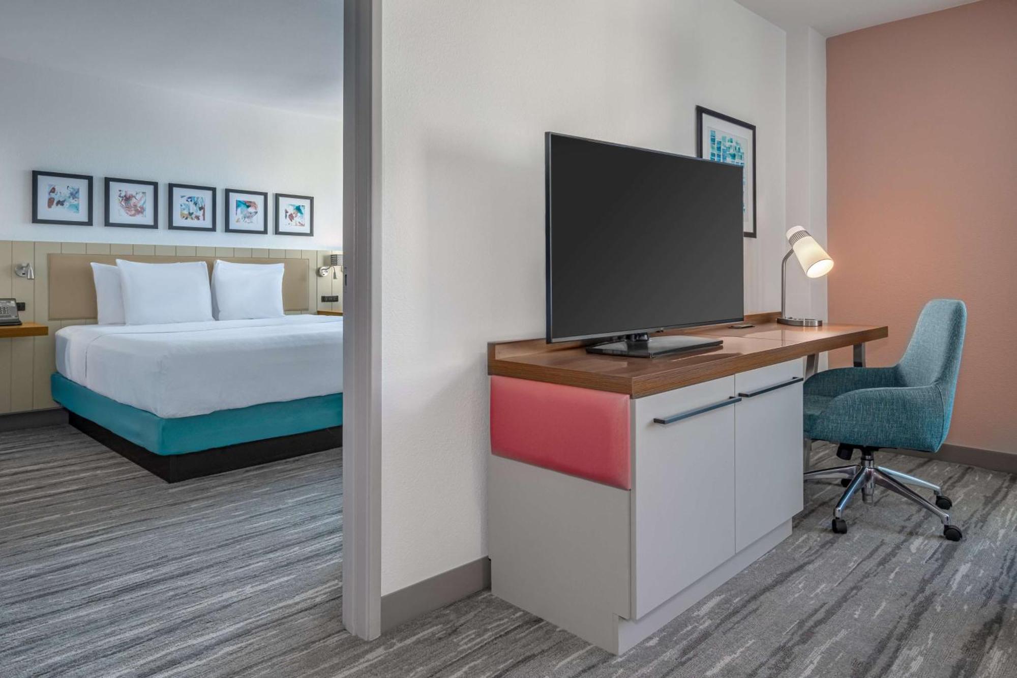 Hilton Garden Angeles Airport 3*