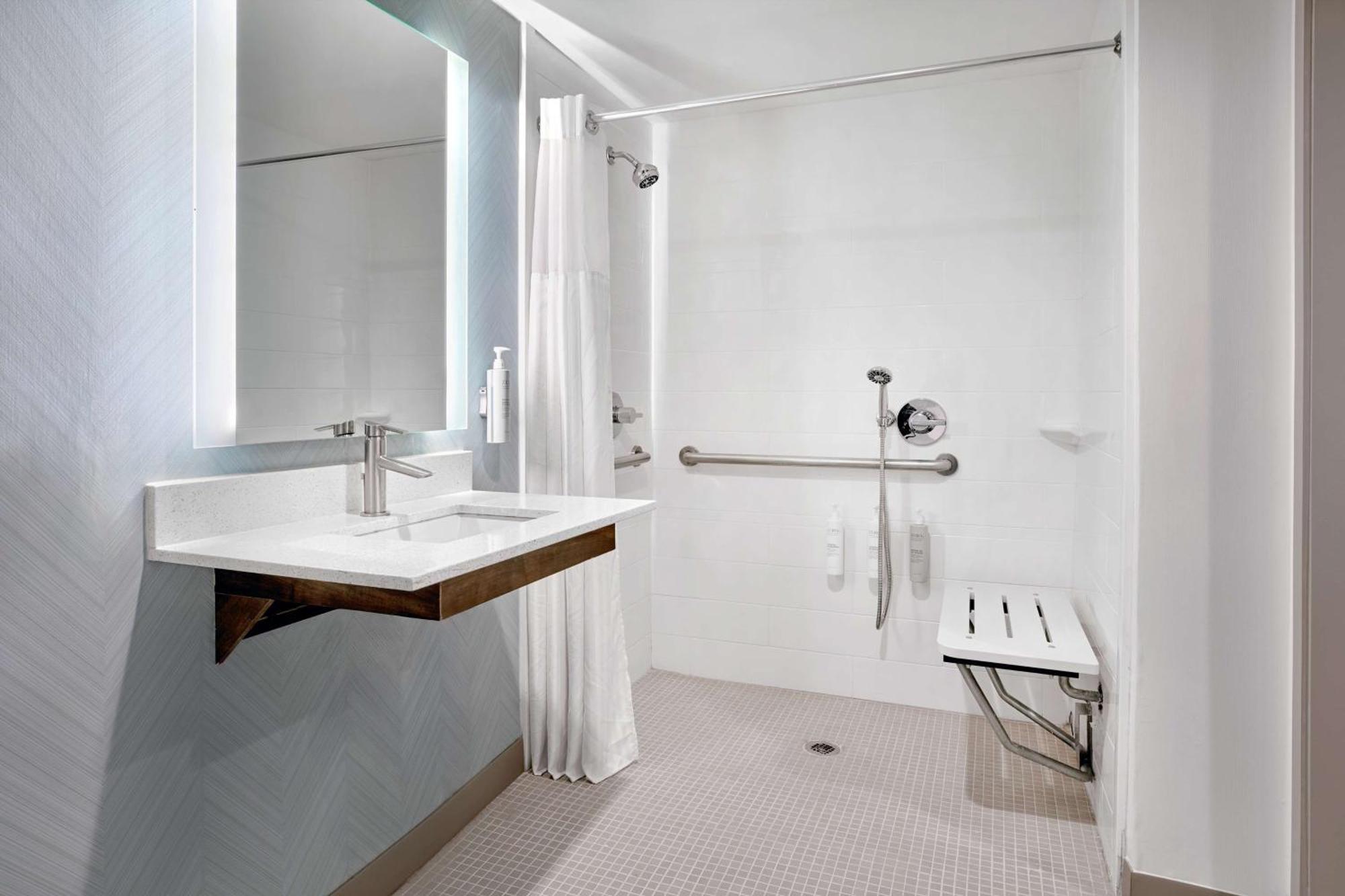 Hotel Hilton Garden Airport 3*