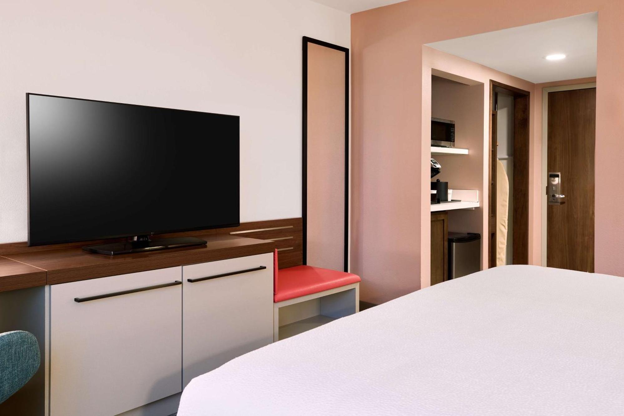 Hotel Hilton Garden Angeles Airport 3*
