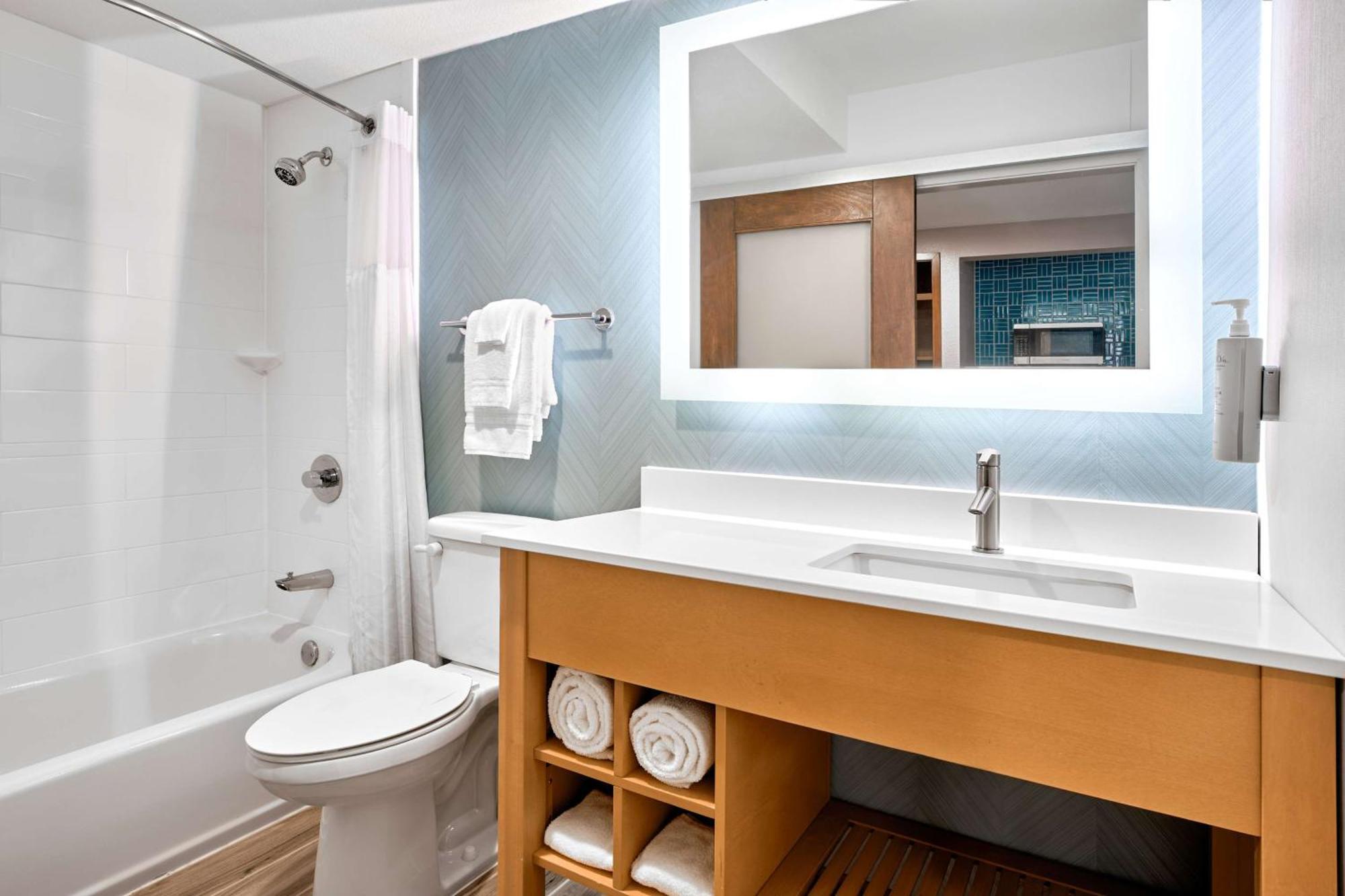 Hilton Garden Angeles Airport Hotel