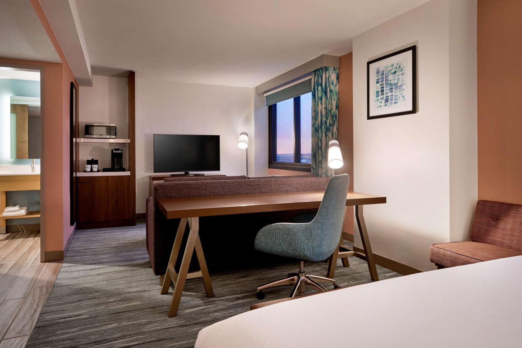 Hilton Garden Angeles Airport