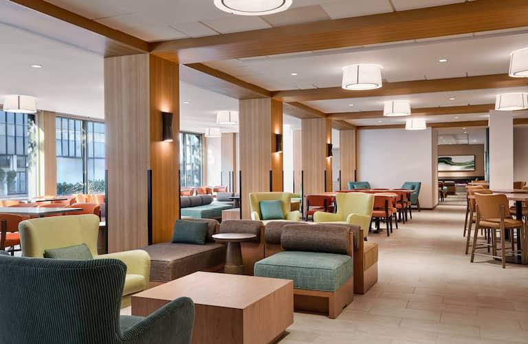 Hilton Garden Angeles Airport 3*