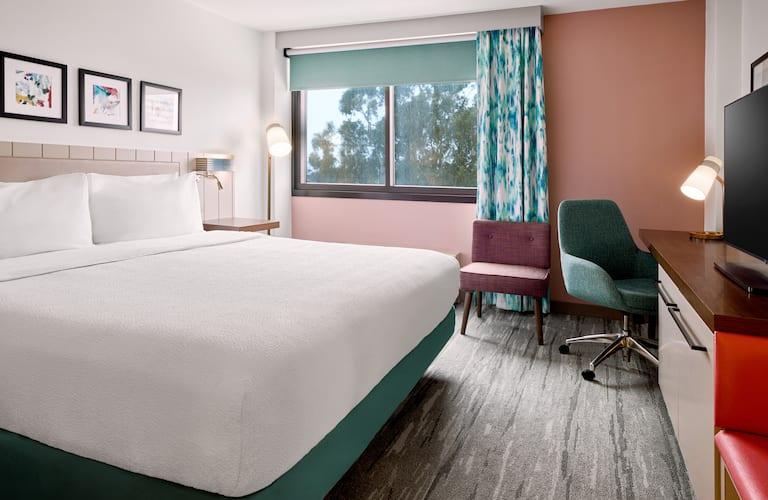 Hilton Garden Angeles Airport 3*