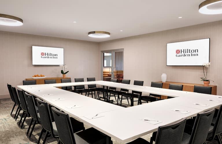 Hilton Garden Angeles Airport Hotel 3*